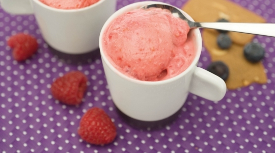 Glace au yaourt-framboise
