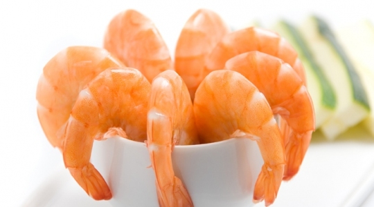 Crevettes sur canapés frits