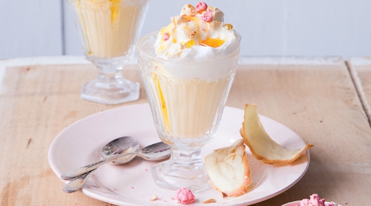 Îles flottantes met amandelkrullen Cook Expert