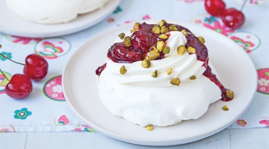 Meringues met kersencompote Cook Expert