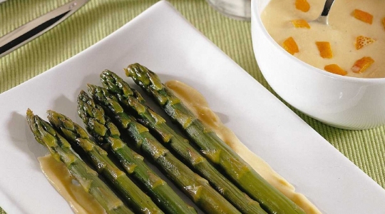 Asperges met sinaasappelsaus