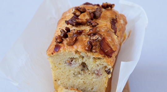 Cake au noix, jambon fumé et comté