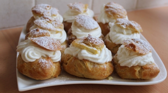 Choux sucrés à la crème fouettée Cook Expert