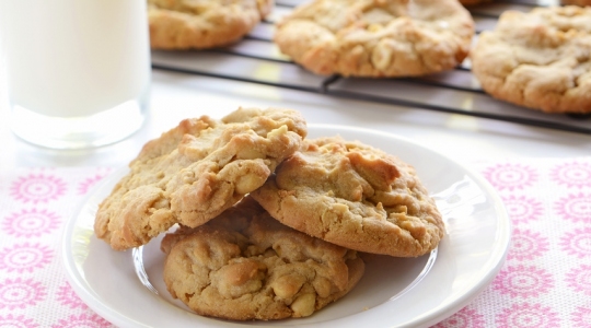 Cookies met witte chocolade en noten