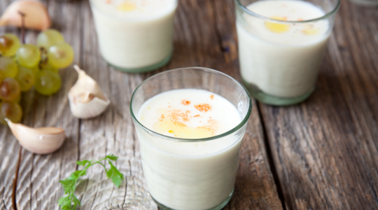 Soupe froide aux amandes